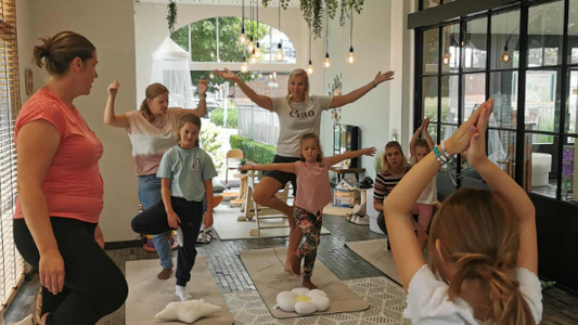 KIDSEVENT - 17/10 - Ouder-kindyoga door Liesbeth De Punt (1 tot 8 jaar) - 14u00 (Happy Plays)